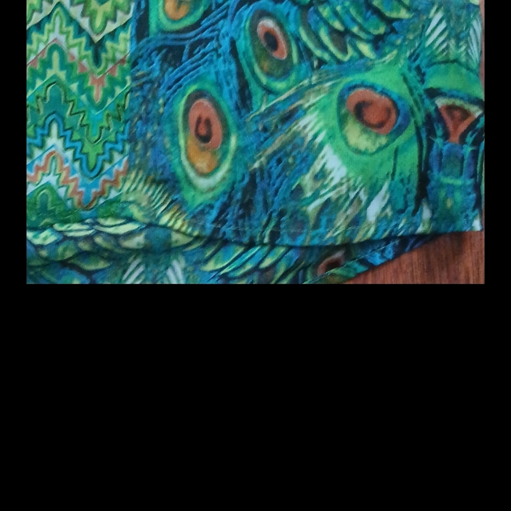 Vibrant Green Patterned Blouse‎ - Picture 5 of 11